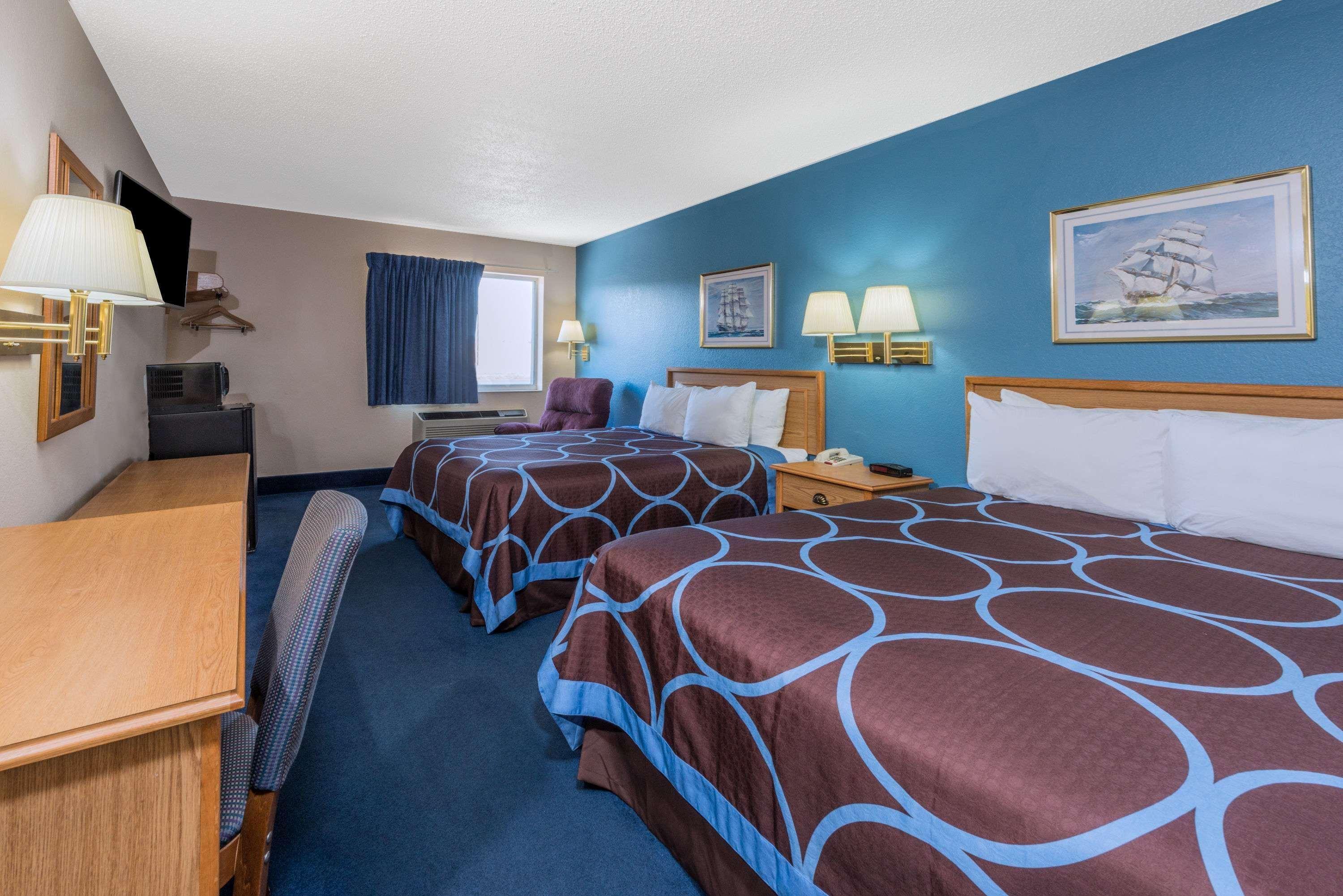 Super 8 By Wyndham Hotel