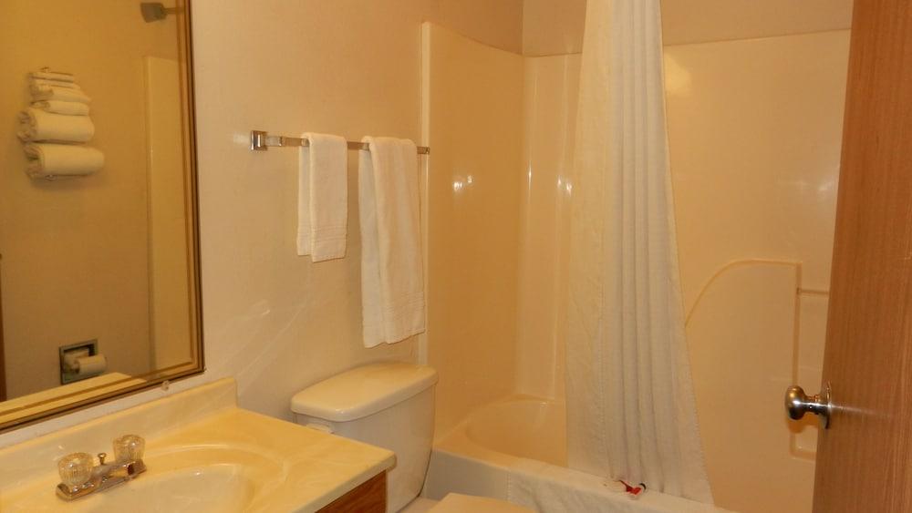 Super 8 By Wyndham Hotel 2*
