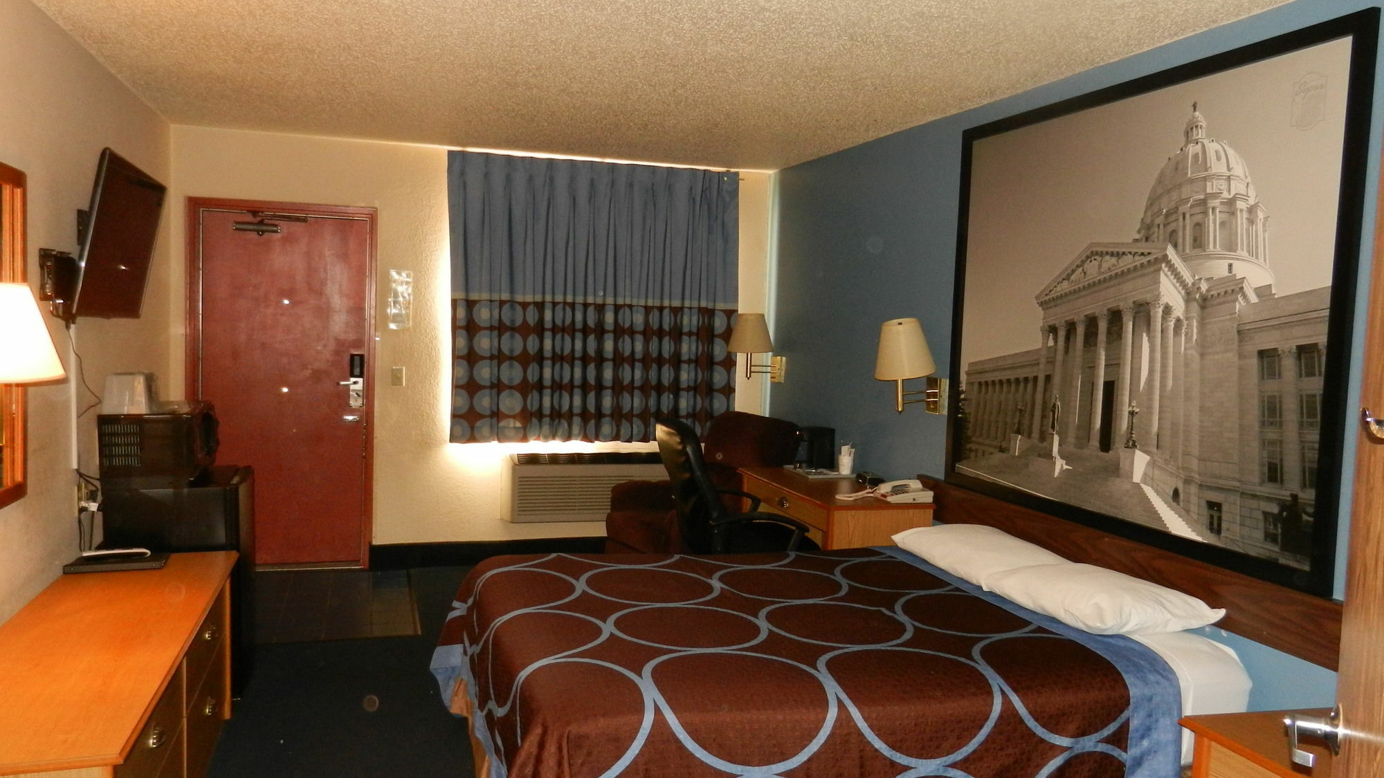 Super 8 By Wyndham Hotel 2*