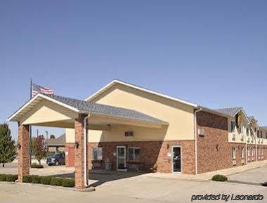 Super 8 By Wyndham Hotel