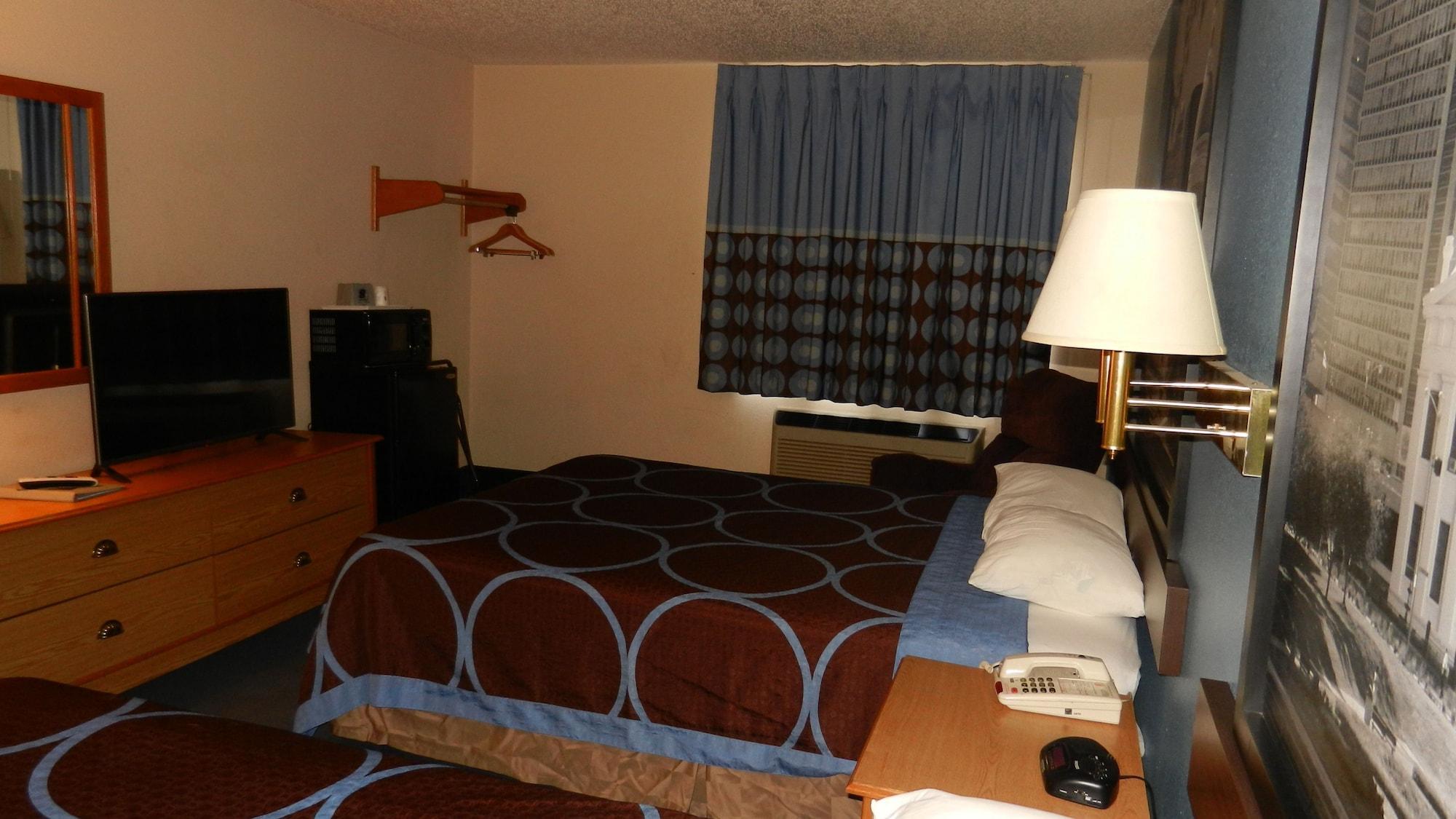 Super 8 By Wyndham Hotel 2*
