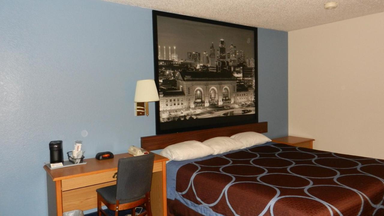 Super 8 By Wyndham Hotel